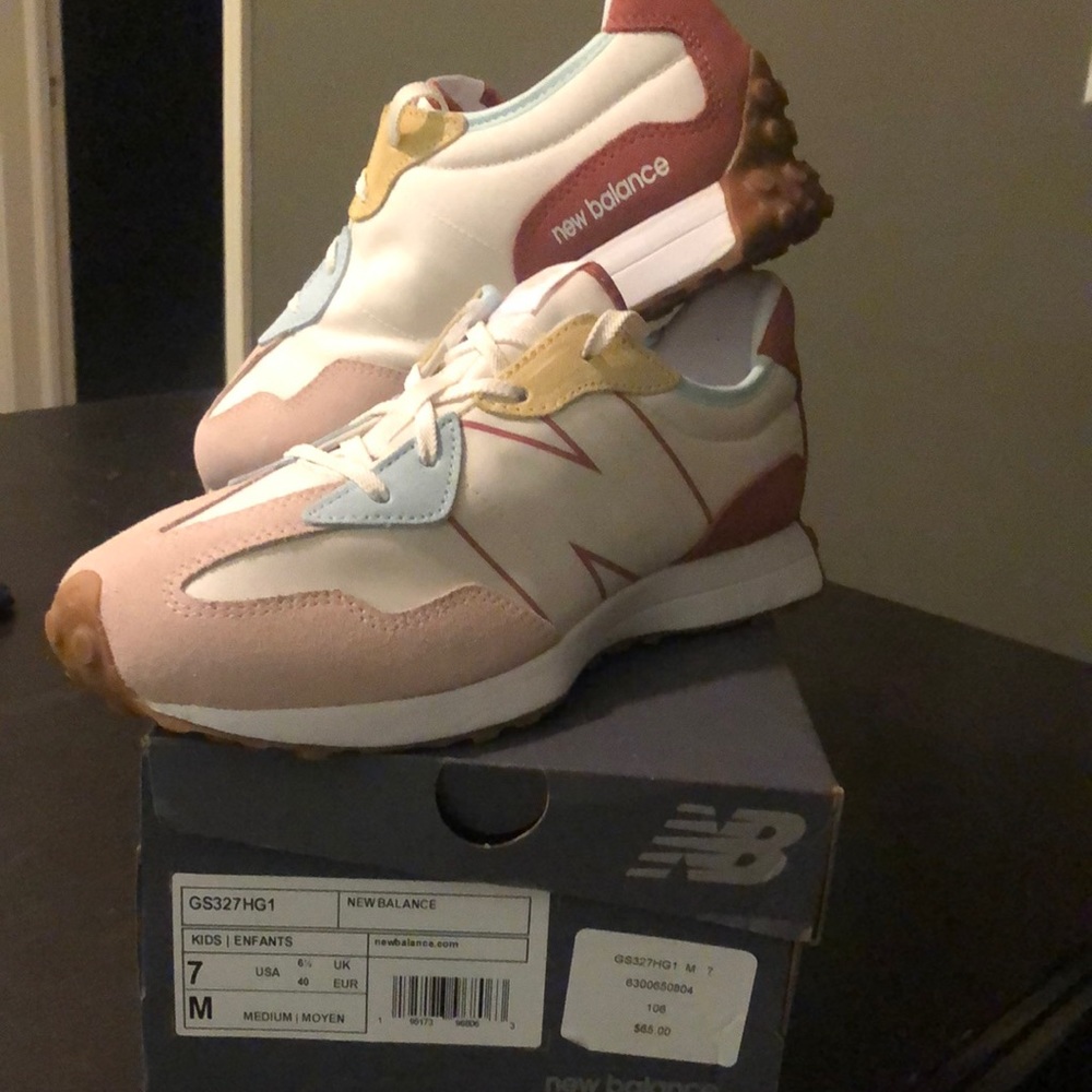 Brand new New Balance 327 sneakers.